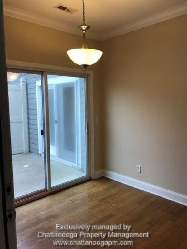 Photo - 525 Callaway Ct