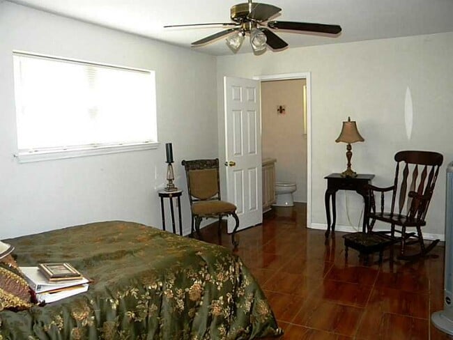 Master and bath - 6777 Colbert St Unit 6777 Colbert