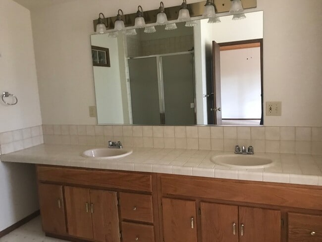 Photo - 255 Pelton Ln