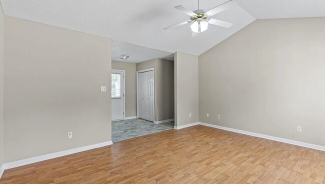 Photo - 122 Settlers Cir