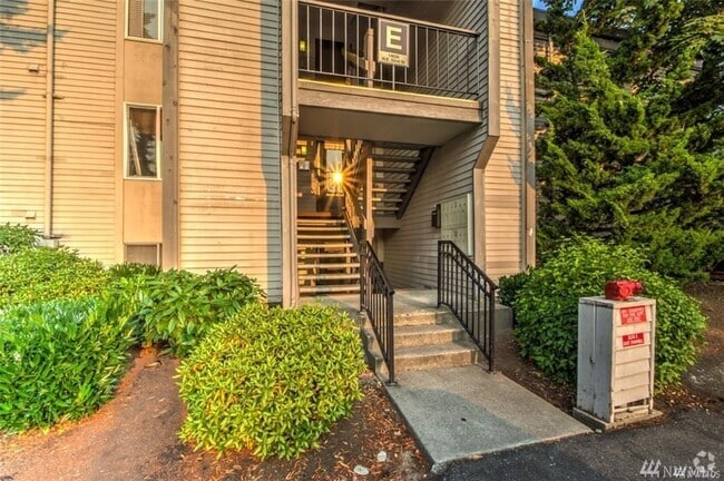 Building Photo - 14630 NE 32nd St Rental