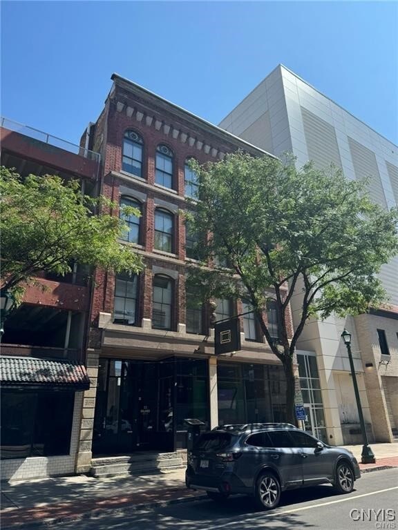 Building Photo - 415 S Clinton St Rental