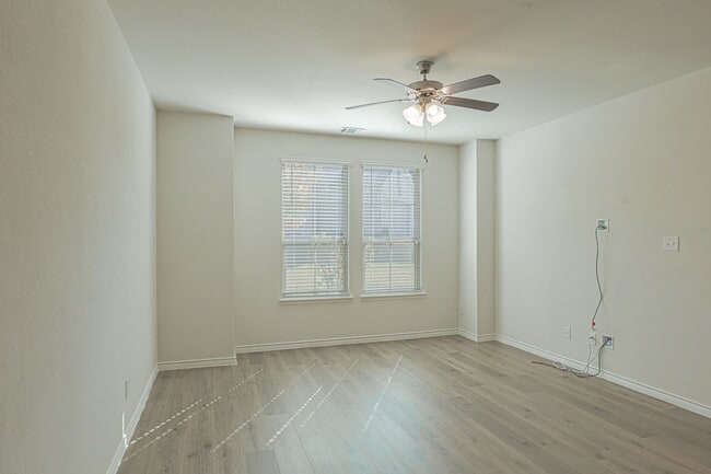 Photo - 2020 Saddle Wy