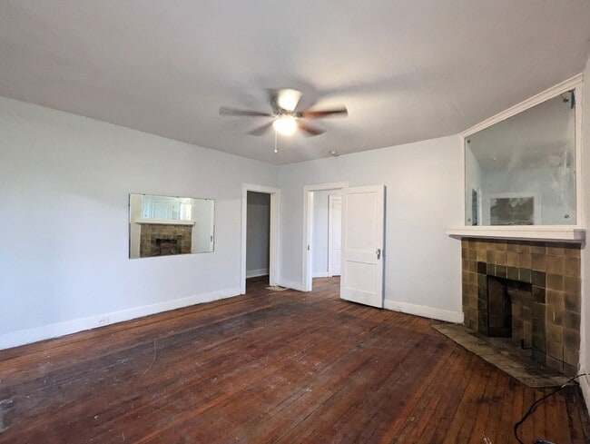 Building Photo - 2120 Bedford Ave Unit 1