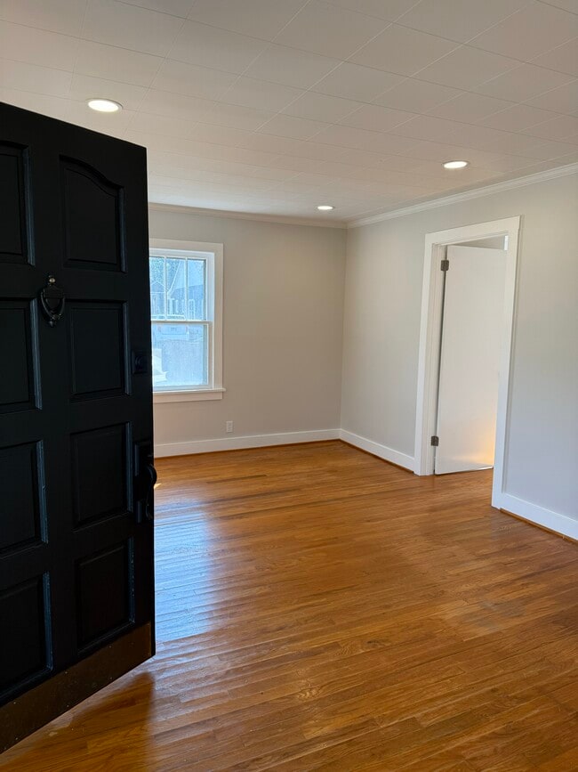 Living Area Image 1 - 205 44th Ave N