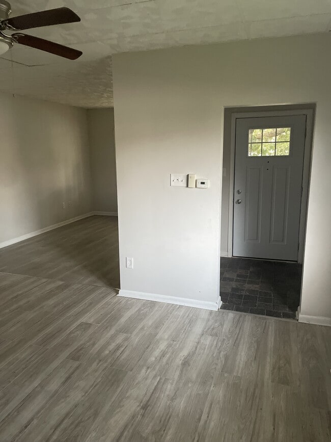 Photo - 152 Dagobert St