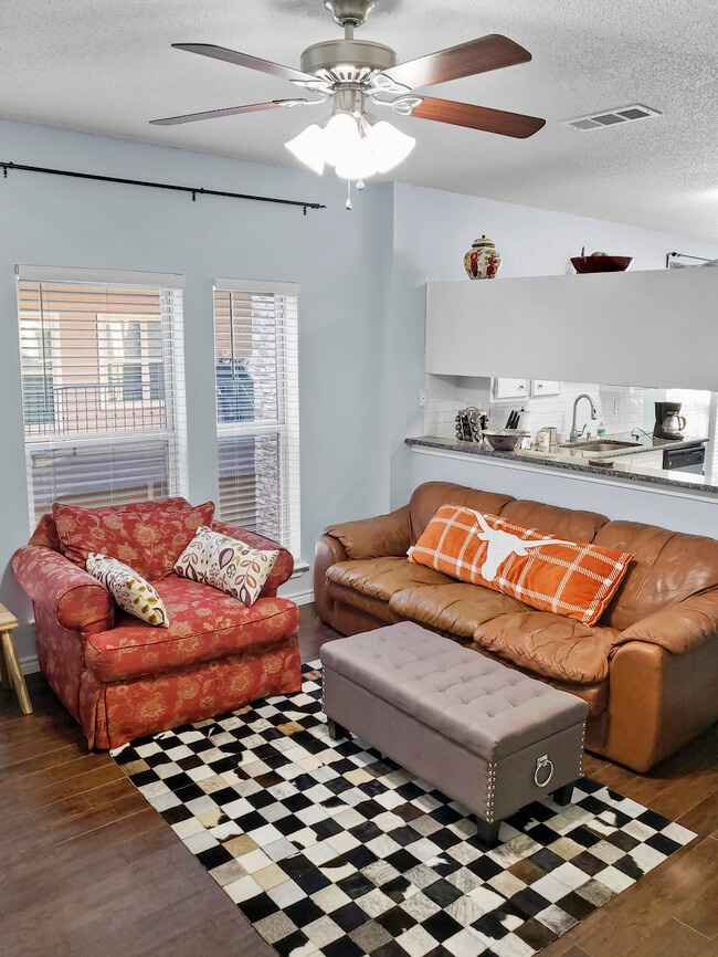 Photo - 2414 Longview St