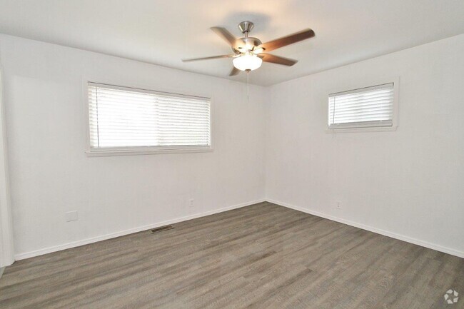Building Photo - Updated Single-Level Home