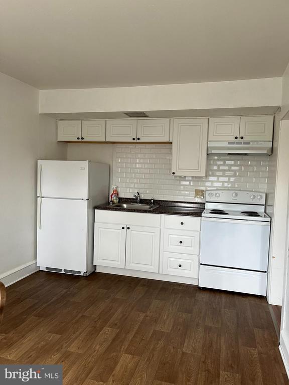 Photo - 3 N State St Unidad B