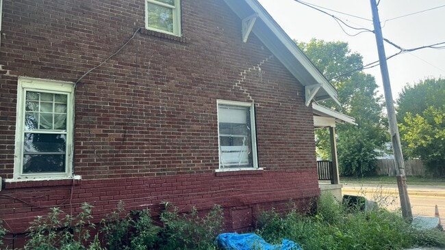 Photo - 231 W Grand Ave