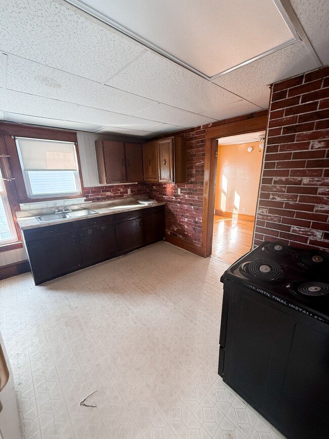 Building Photo - 47 Halifax St Unit 2