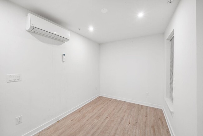 Photo - 933 N 29th St Unidad 3