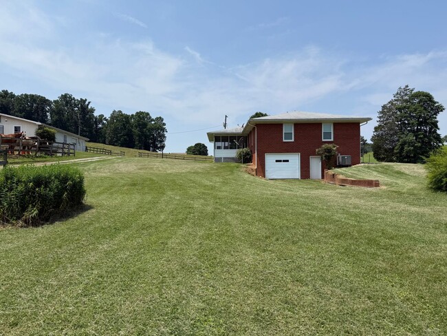 Photo - 2459 Middlesettlements Rd