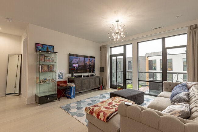 Photo - 1701 W Webster Ave Unit 702