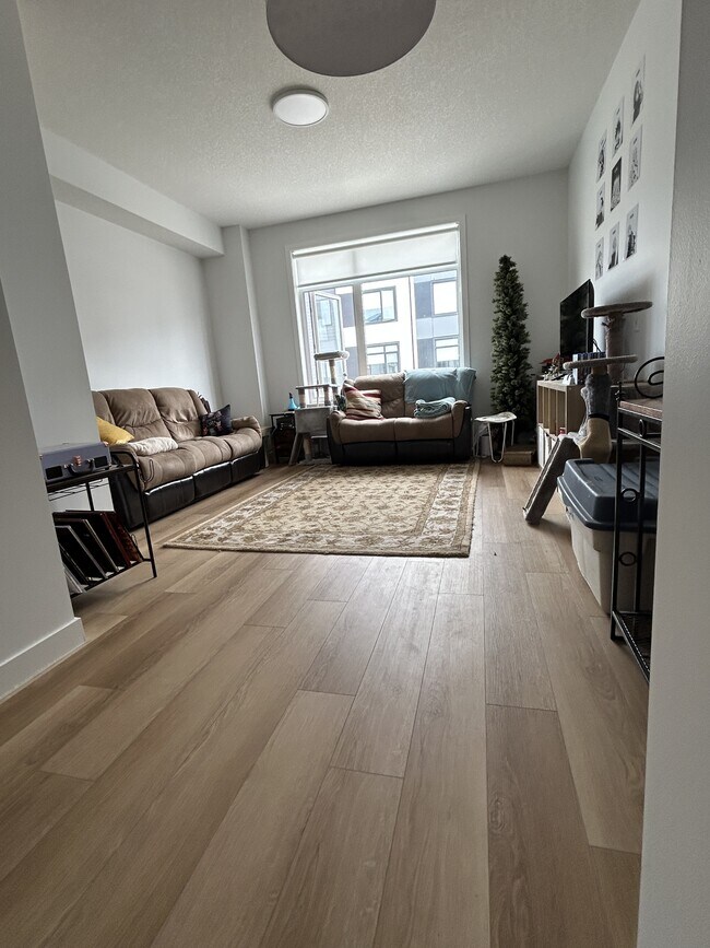 Photo - 8508-8519 19 Ave SE