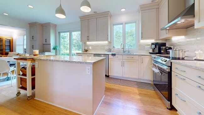 118 Simsbury Dr