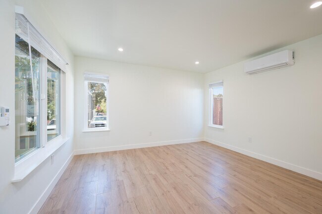 Living Room - 680 Morro St Unidad A