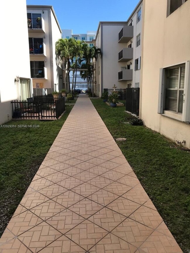 5505 NW 7th St Unit W417