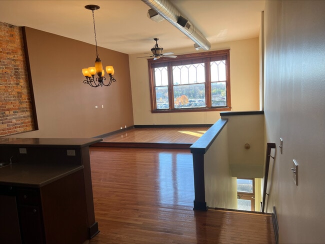 Building Photo - 26 E Downer Pl Unit B