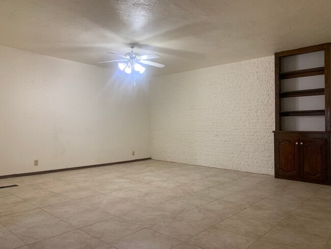 Photo - 2111 NW 117th St