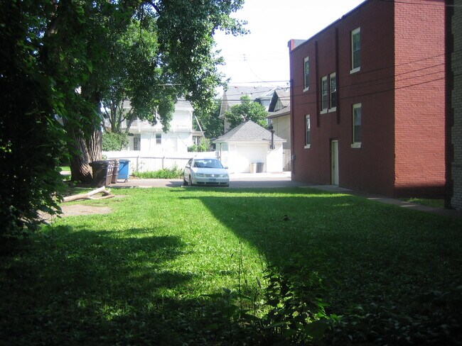 Photo - 93 N Milton St N Unidad 3