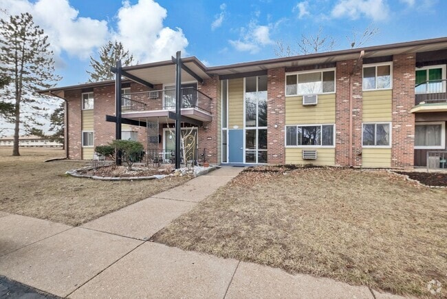 Building Photo - Adorable, Efficient, 1st floor 2 bedroom C... Rental