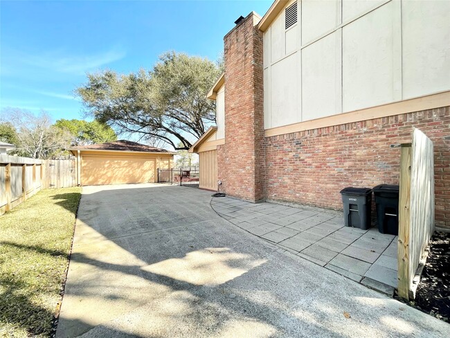 Photo - 15006 Elmont Dr