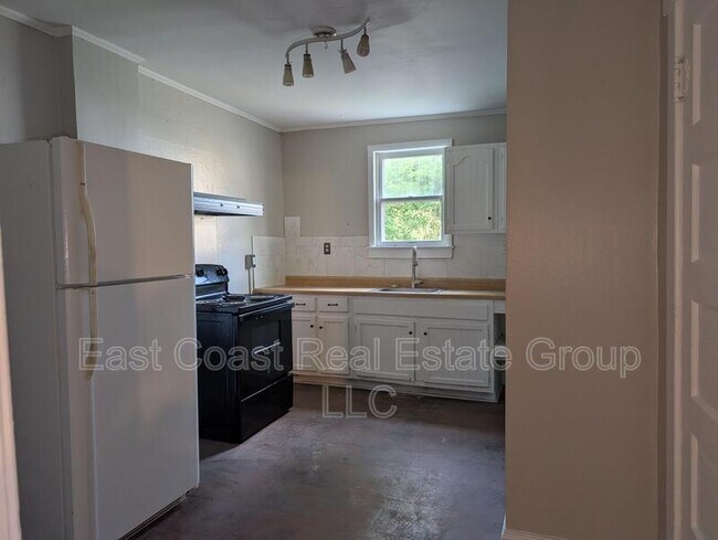 Photo - 304 1/2 W Martin St