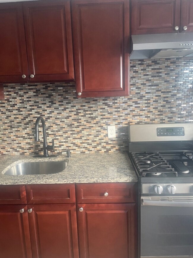 kitchen - 10 Briarwood Rd Unit 2