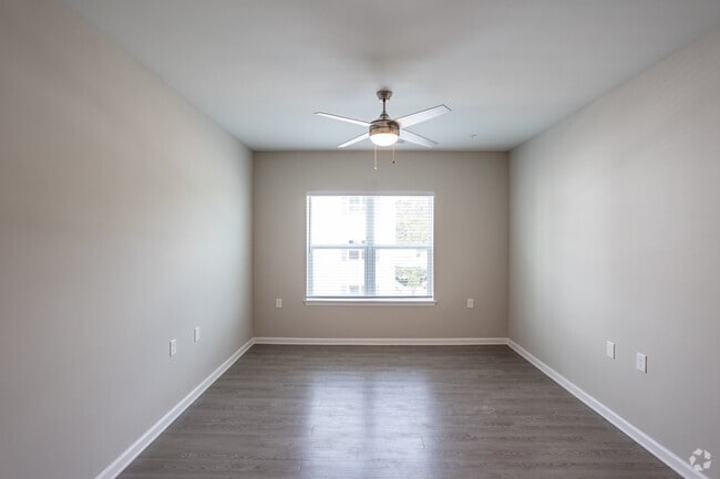 2BR, 1BA - 804SF - Living Room