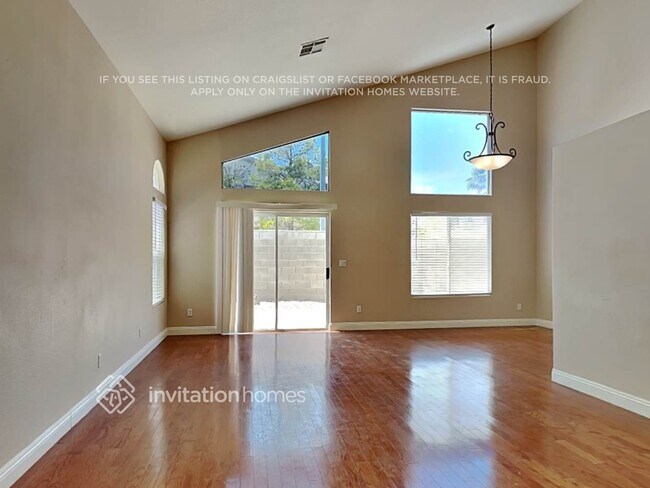 Photo - 125 Golf Range St