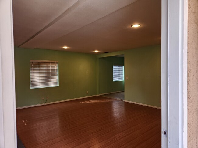 Photo - 15149 Domino St