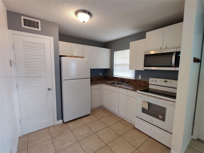 Photo - 5156 NE 6th Ave Unit 213