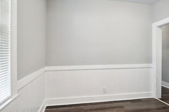 Photo - 504 W 48th St Unit A