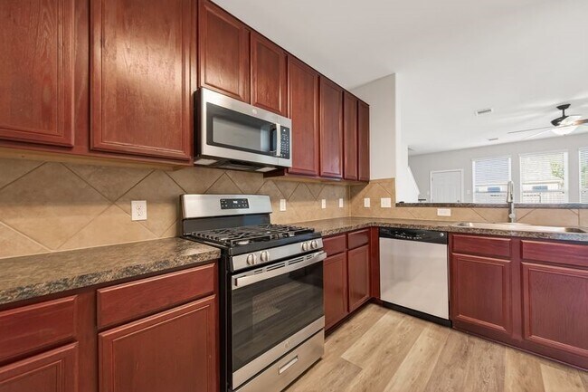 Photo - 2810 Meadowbrook Lane