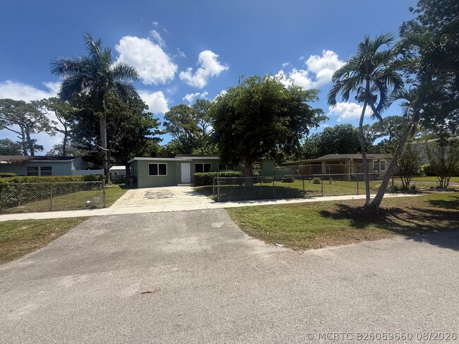Photo - 630 E Dayton Cir