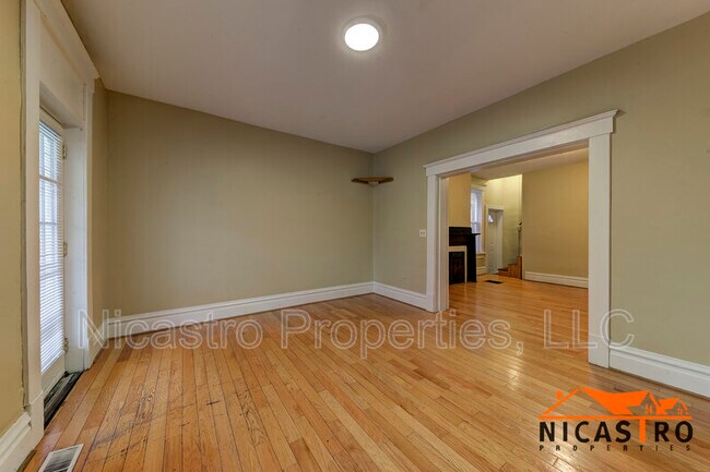 Photo - 136 E 11th Ave