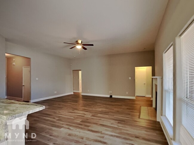 Photo - 105 Adams Dr