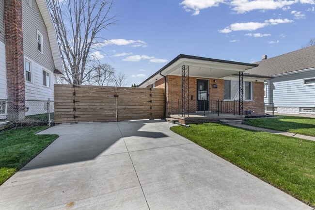 Photo - 22055 Elmwood Ave