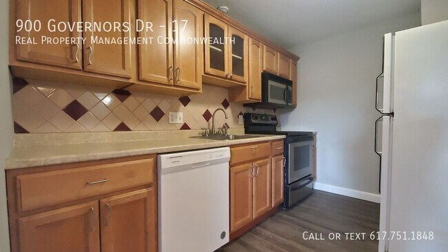 900 Governors Dr Unit 17