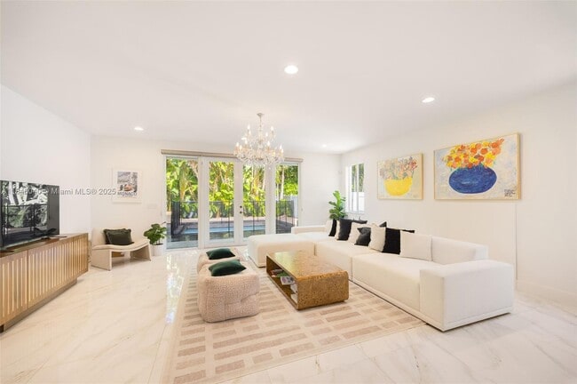 Photo - 2938 Catalina St