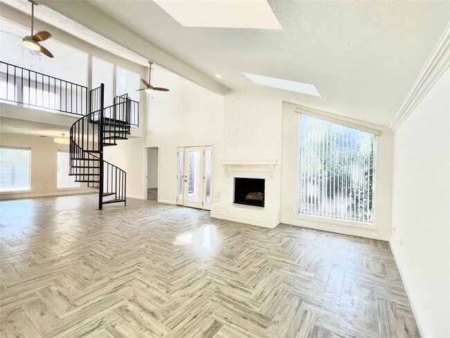 Photo - 707 Center Hill Dr