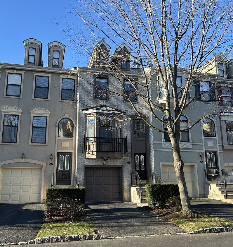 Photo - 450 Hartford Dr (Nutley, NJ)