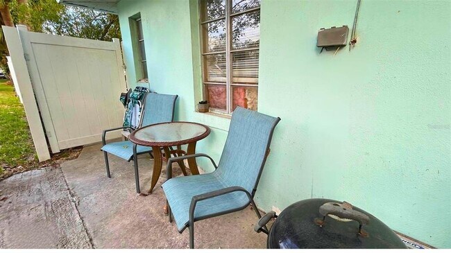 Building Photo - 770 Bay Esplanade Unit 2