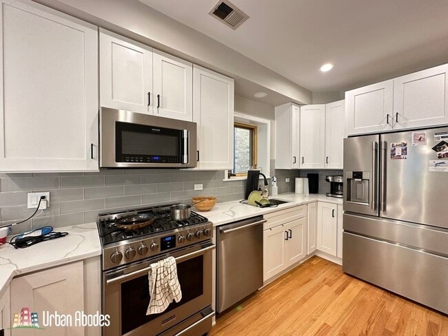 Photo - 1424 N Bosworth Ave Unit J05W