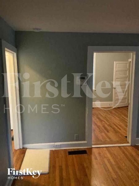 Photo - 1028 Birch St SW