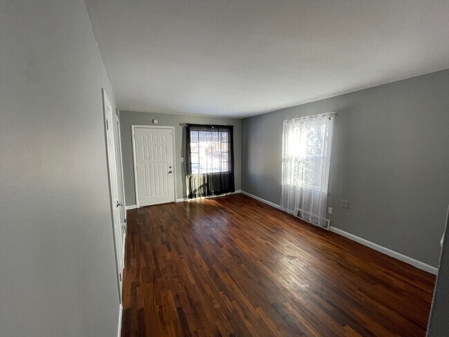 Photo - 1325 Waldman Ave