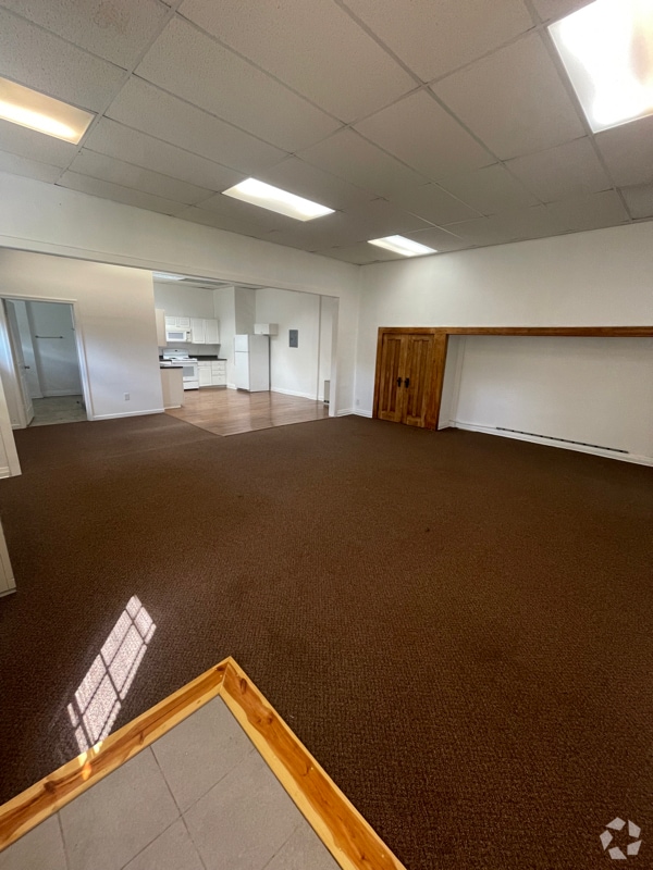 Building Photo - 208 Center St Rental