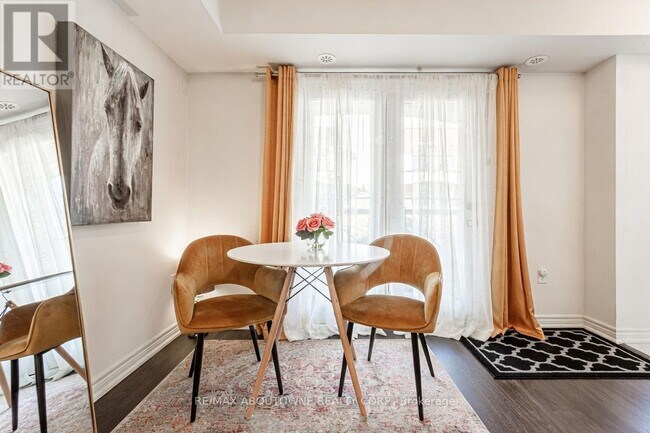 Photo - 2480 Post Rd