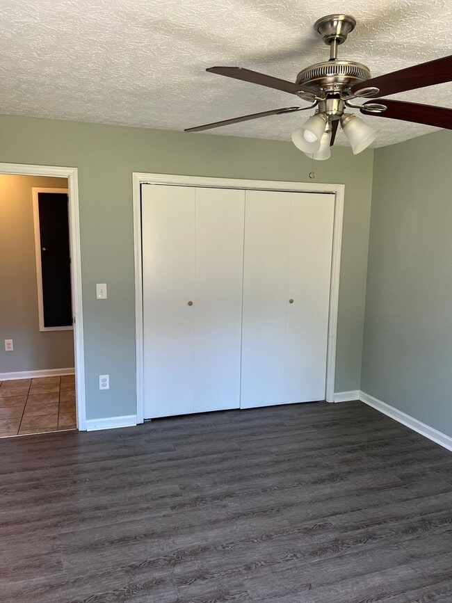 Photo - 97 Evergreen Ln Unidad APT I